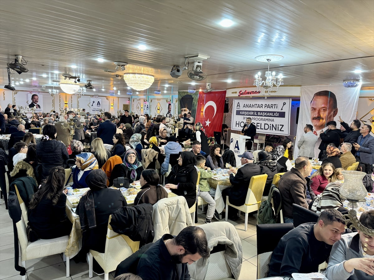 Anahtar Parti Genel Başkanı Yavuz Ağıralioğlu, partisinin Kırşehir İl Başkanlığınca düzenlenen...