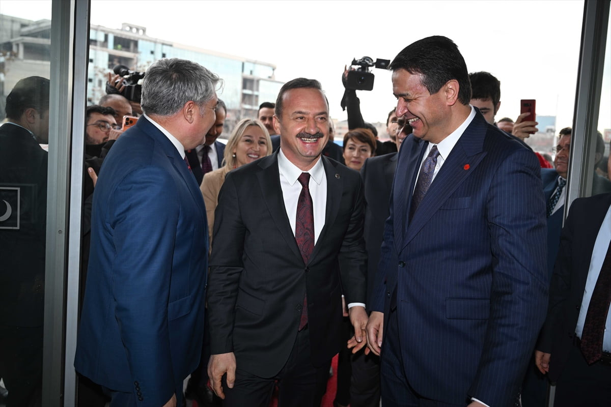 Anahtar Parti Genel Başkanı Yavuz Ağıralioğlu, Saadet Partisi Genel Başkanı Mahmut Arıkan'a...