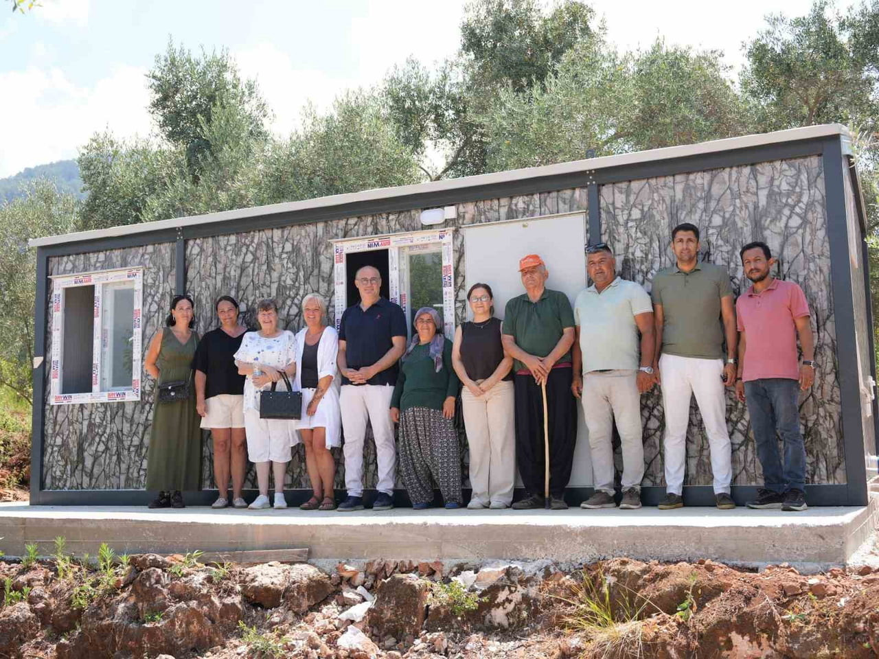 ANAHTAR TESLİM TÖRENİNE ALANYA BELEDİYE BAŞKAN DANIŞMANI FARUK KONUKÇU, BELEDİYE MECLİS ÜYESİ...