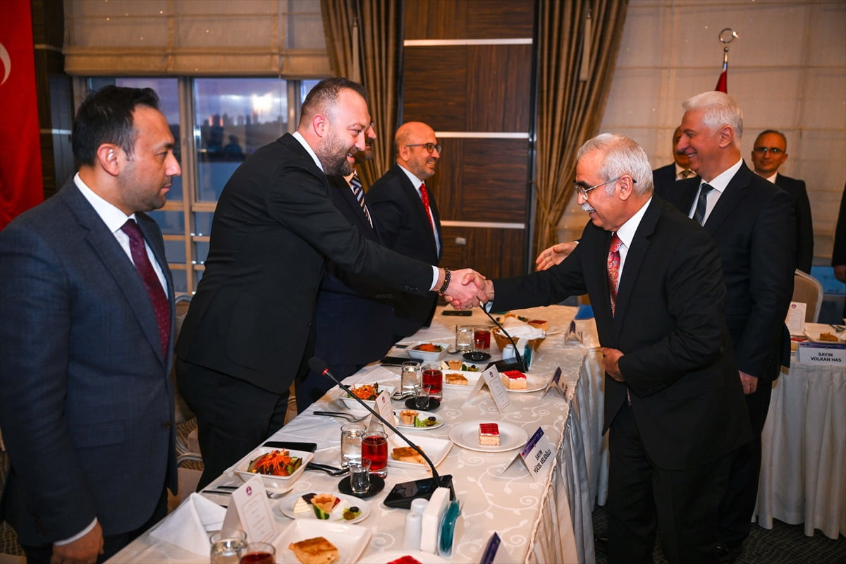 Anayasa Mahkemesi (AYM) Başkanı Kadir Özkaya, Ankara Vilayetler Evi'nde basın kuruluşlarının...