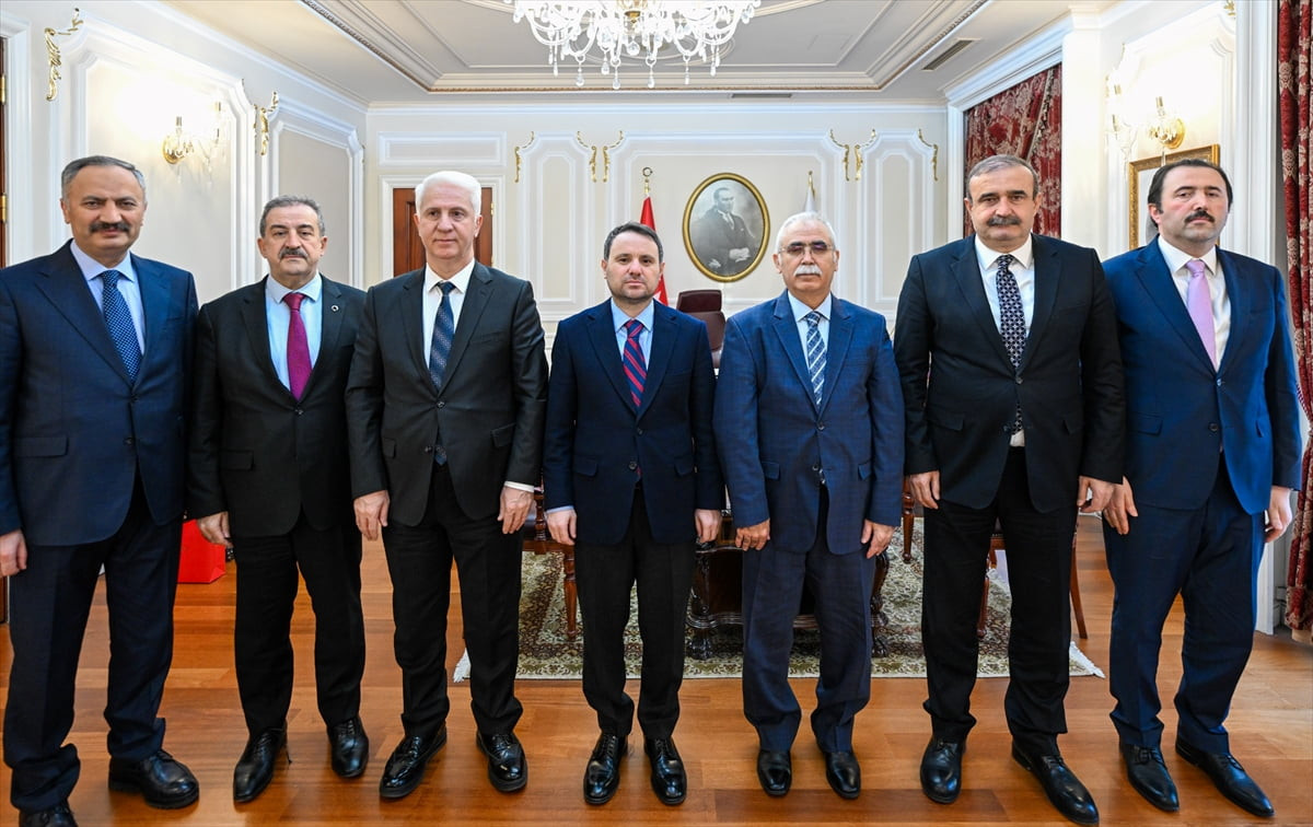 Anayasa Mahkemesi (AYM) Başkanı Kadir Özkaya (sağ 3) ve beraberindeki heyet, Adalet Bakanı Akın...