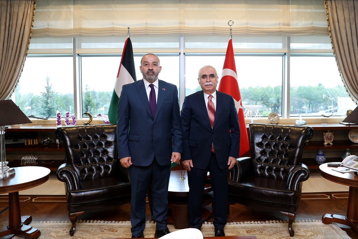 Anayasa Mahkemesi (AYM) Başkanı Kadir Özkaya (sağda), Türkiye Adalet Akademisinin davetlisi olarak...