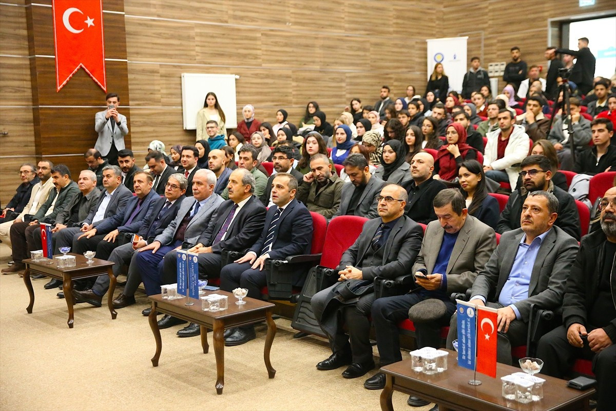 Anayasa Mahkemesi Üyesi Yusuf Şevki Hakyemez, Dicle Üniversitesi (DÜ) Hukuk Fakültesi Konferans...