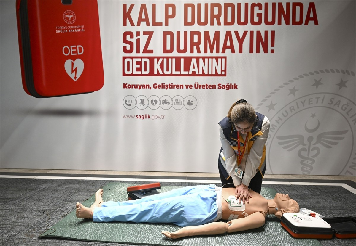 Ani kalp durması vakalarında acil tıbbi personel vakaya müdahale edinceye kadar geçen sürede...