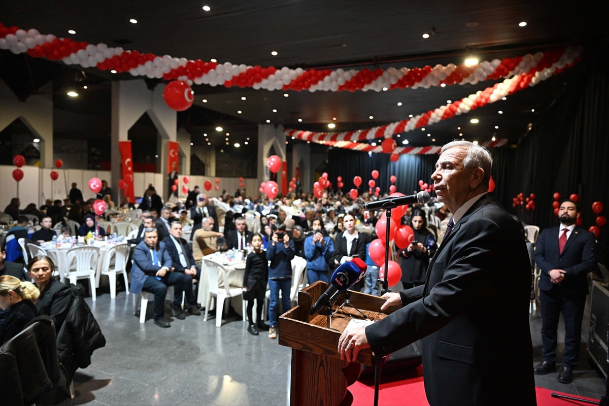 Ankara Büyükşehir Belediye (ABB) Başkanı Mansur Yavaş, şehit aileleri, gazi ve gazi yakınlarıyla...