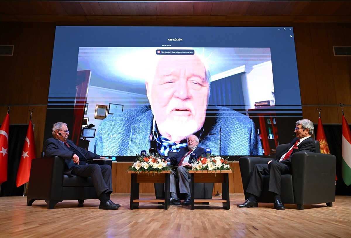 Ankara Büyükşehir Belediyesince, "15 Aralık Dünya Türk Dili Ailesi Günü" kapsamında Kocatepe...