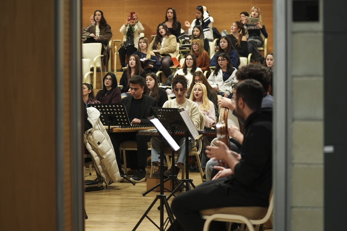 Ankara Devlet Klasik Türk Müziği Gençlik Korosu, Türk musikisinin önemli bestecilerinden Prof. Dr....