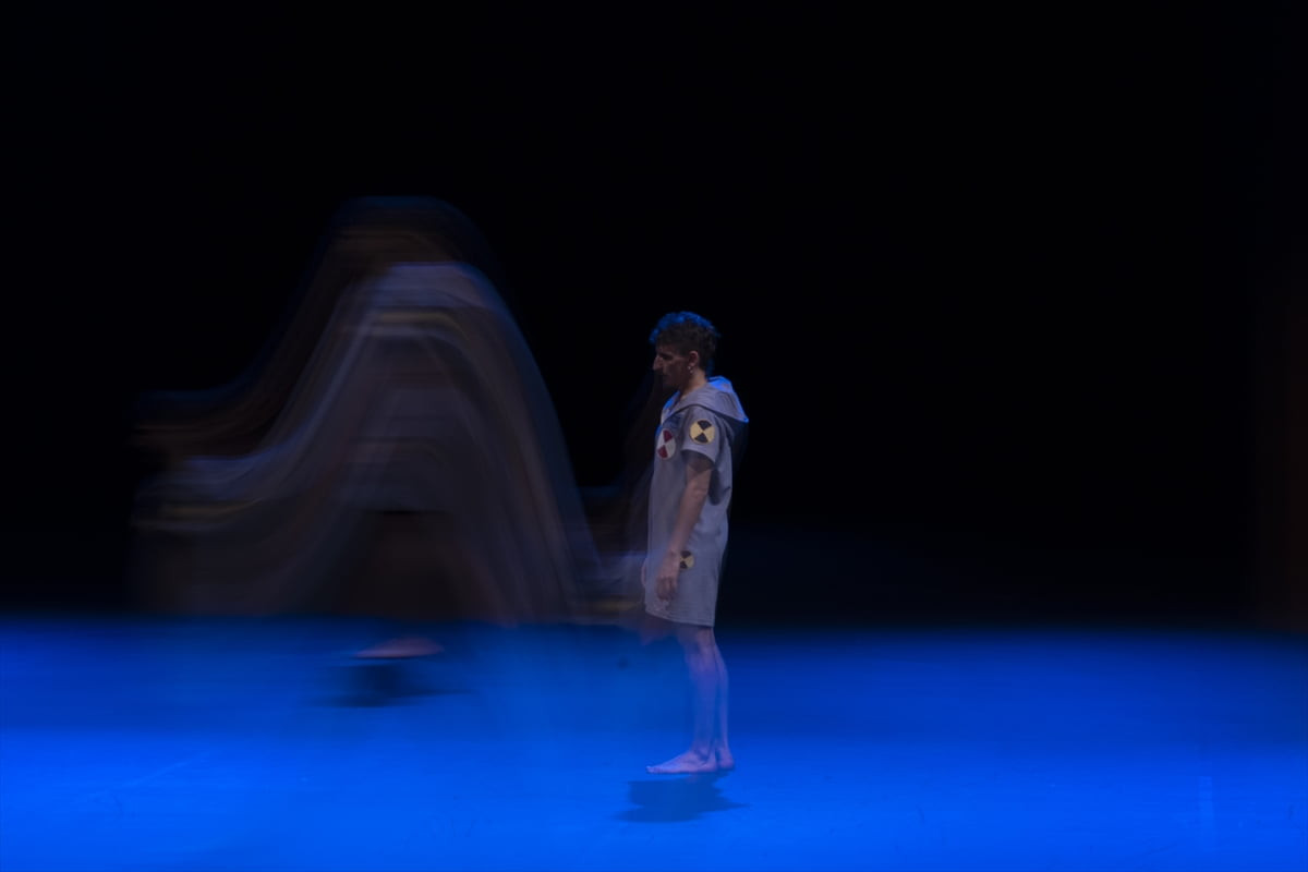 Ankara Devlet Opera ve Balesi (ADOB) Modern Dans Topluluğu, "Frekans" adlı çağdaş dans gecesinde...