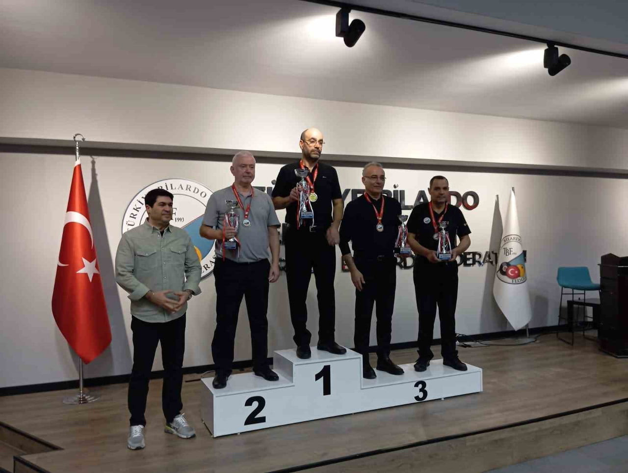 ANKARA GÖLBAŞI’NDA DÜZENLENEN 1. ETAP 3 BANT BİLARDO VETERANLAR TÜRKİYE ŞAMPİYONASI’NDA ELAZIĞLI...