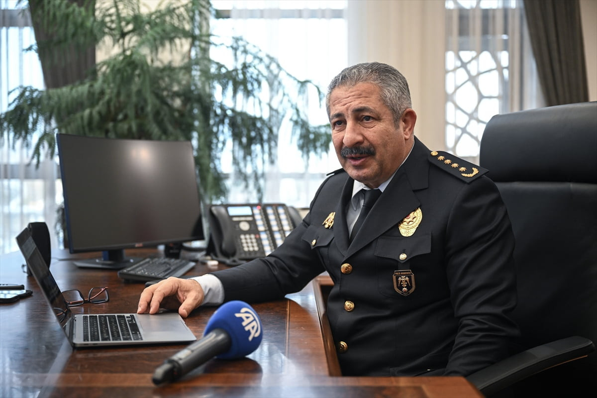 Ankara İl Emniyet Müdürü Engin Dinç, Anadolu Ajansının (AA) "Yılın Kareleri" oylamasına...