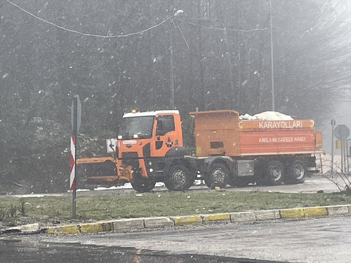 Ankara ile İstanbul arasındaki ulaşımı sağlayan önemli güzergahlardan D-100 kara yolu Bolu Dağı...
