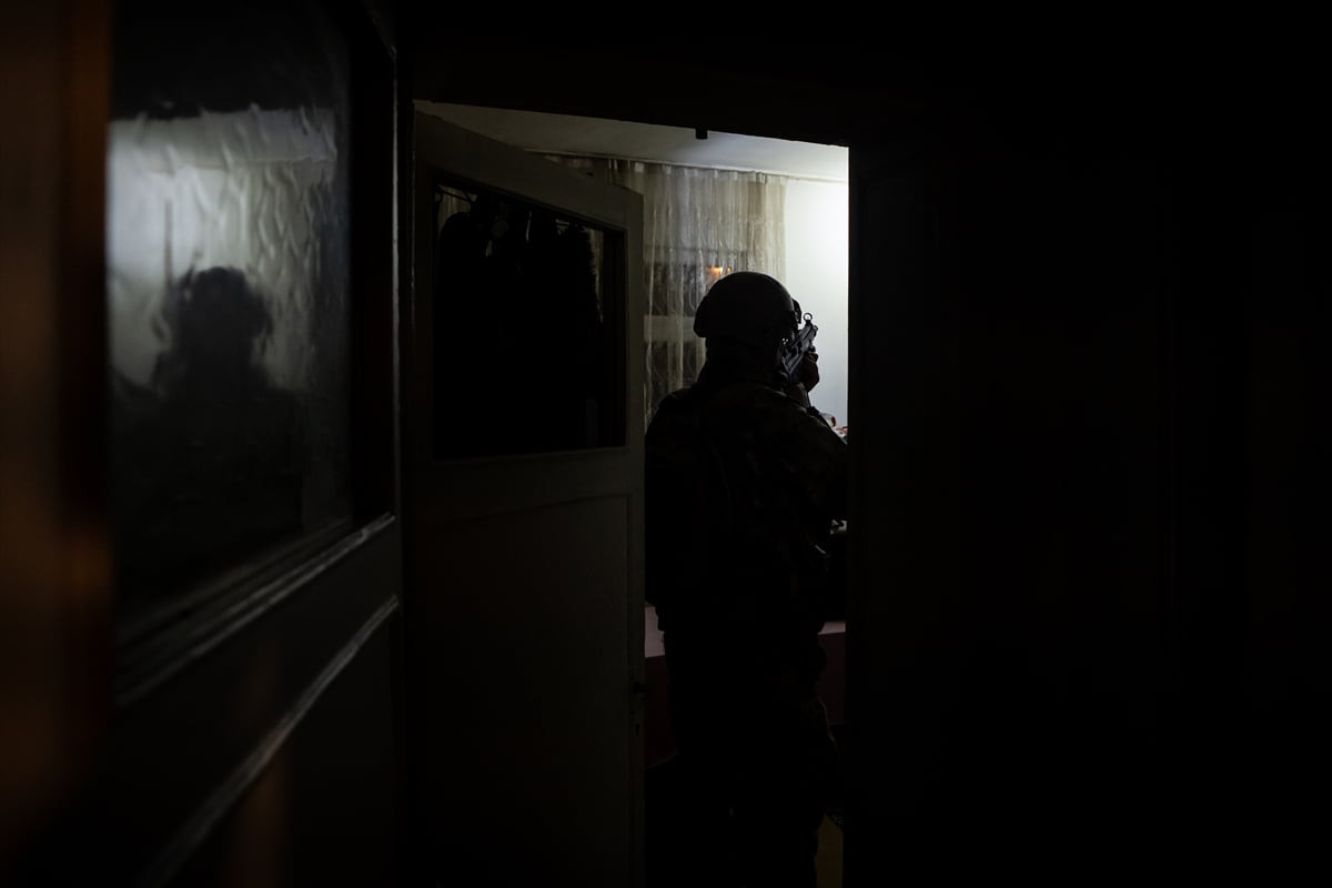 Ankara merkezli İstanbul, Eskişehir, Kocaeli ve Kırşehir'de organize suç örgütüne yönelik...