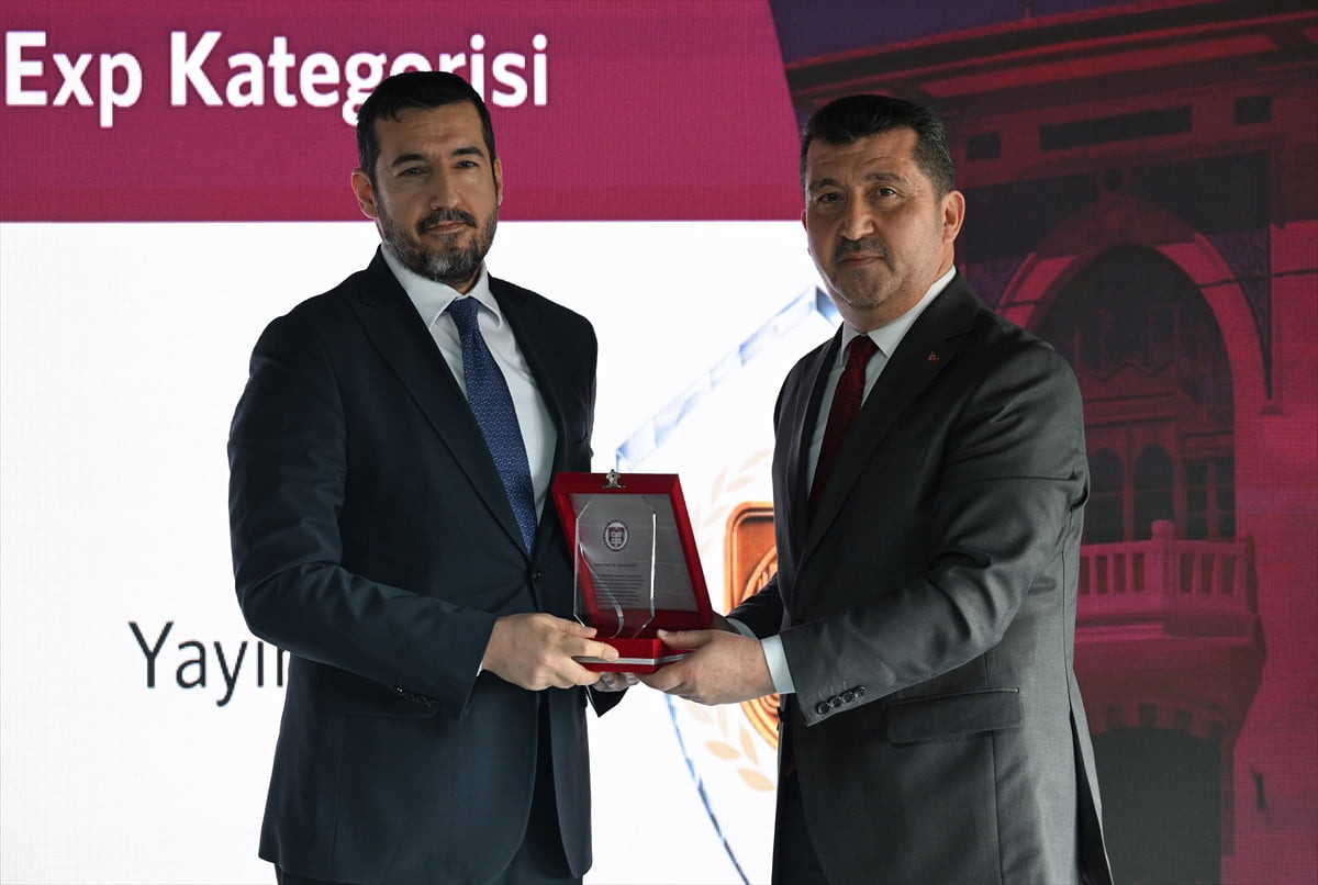 Ankara Sosyal Bilimler Üniversitesince (ASBÜ) "2025 Yılı Akademik Ödül Töreni" düzenlendi....