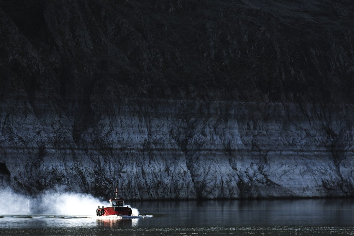 Ankara Su ve Kanalizasyon İdaresi (ASKİ) tarafından Ankara Çamlıdere Barajı'nda kayıp kaçağı...