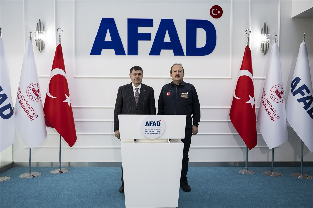 Ankara Valisi Vasip Şahin, Gazze'nin yeniden inşasına katkı sunmak amacıyla başkentteki okullarda...