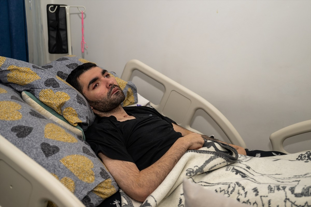 Ankara'da 2 yıl önce geçirdiği trafik kazasının ardından yatağa bağımlı hale gelerek yoğun bakım...