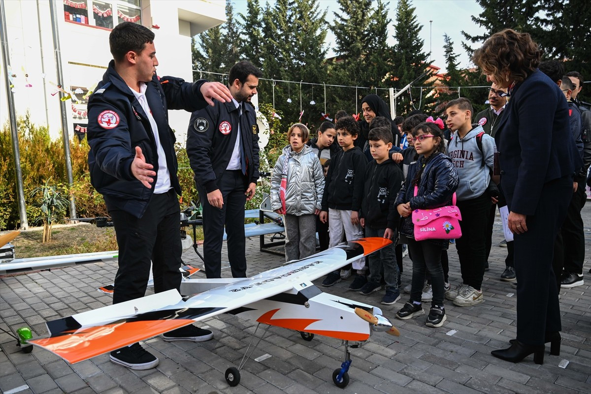 Ankara'da bir okulda Filistinli çocuklar için "Gökyüzüne Merhaba" etkinliği düzenlendi. Güçlü...