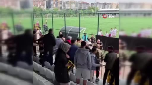 Ankara'da çocukların maçında veliler birbirine girdi... O anlar kamerada