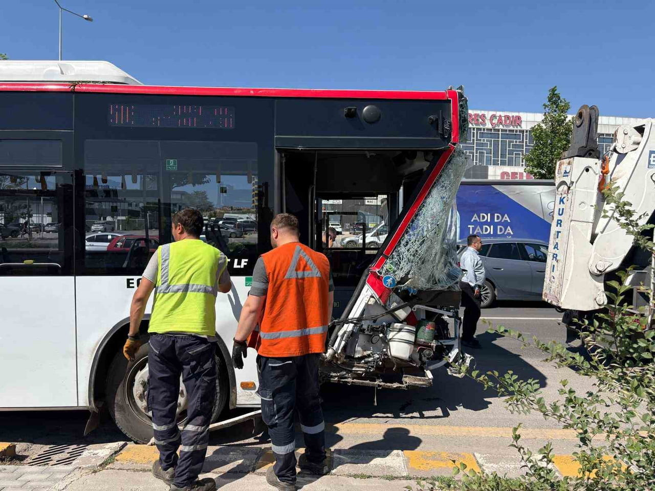 ANKARA'DA EGO'YA AİT YOLCU OTOBÜSÜNÜN KARIŞTIĞI TRAFİK KAZASINDA 1 KİŞİ HAYATINI KAYBETTİ, 9 KİŞİ...