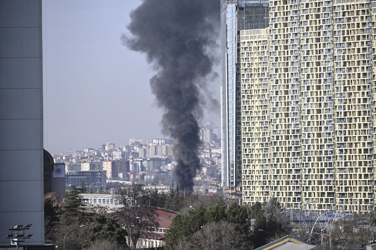 Ankara'da, Emniyet Müdürlüğünce kullanılan otoparkta çıkan yangın söndürüldü. Yenimahalle ilçesine...