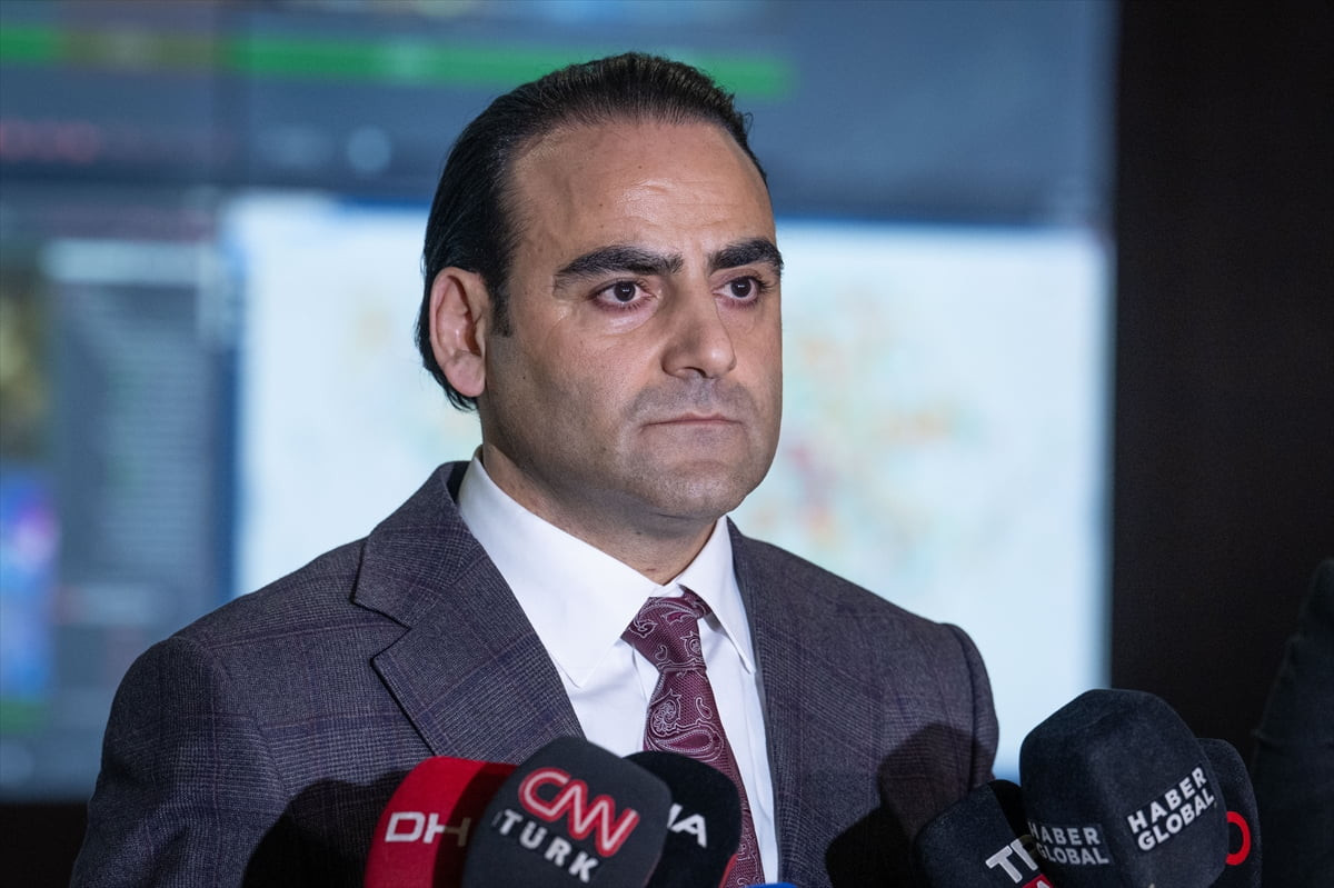 Ankara'da emniyetin yılbaşı denetimleri, 19 bin 242 personelle, 641 uygulama noktasında sabaha...