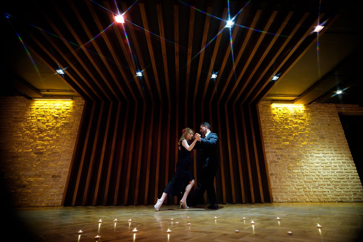 Ankara'da hobi olarak başladıkları dans kursunda yolları kesişen ve evlilik için ilk adımlarını...