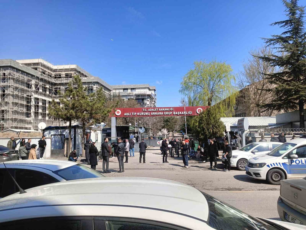 ANKARA'DA İKİ OTOMOBİLİN KAFA KAFAYA ÇARPIŞMASI SONUCU MEYDANA GELEN KAZADA HAYATINI KAYBEDEN 5...