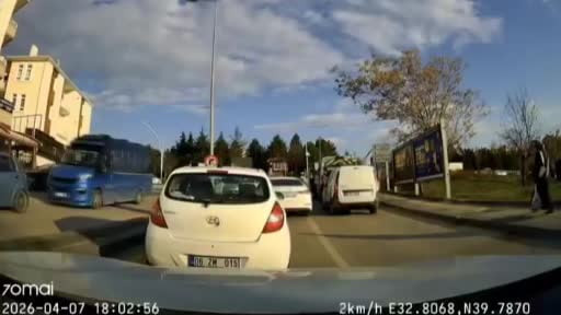 Ankara'da iki sürücü trafikte yumruklu kavga etti: O anlar araç kamerasında
