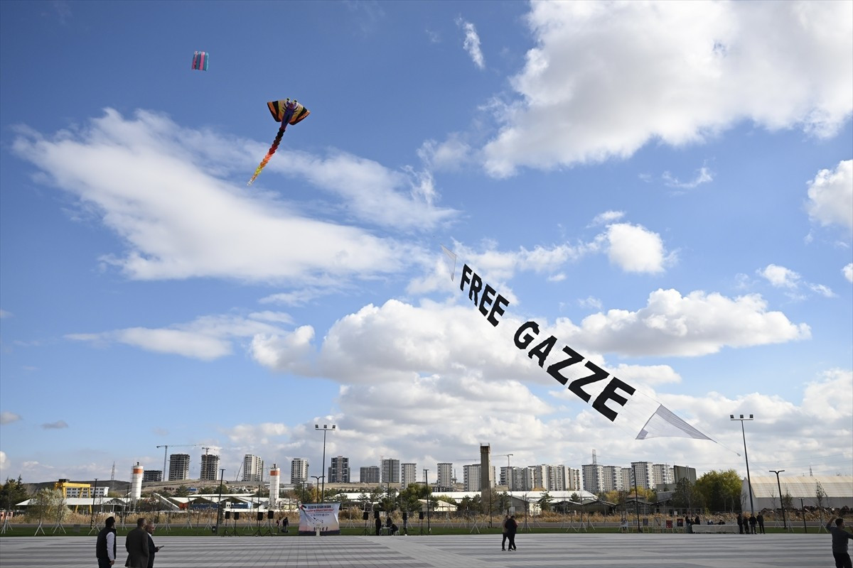 Ankara'da, "Filistin özgür olsun, çocuklar ve gökyüzü şahit olsun" adlı etkinlikte Filistinli ve...