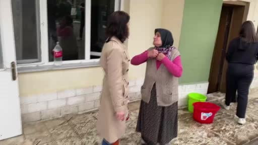 Ankara'da sağanak etkili oldu, yaşlı çiftin evini su bastı