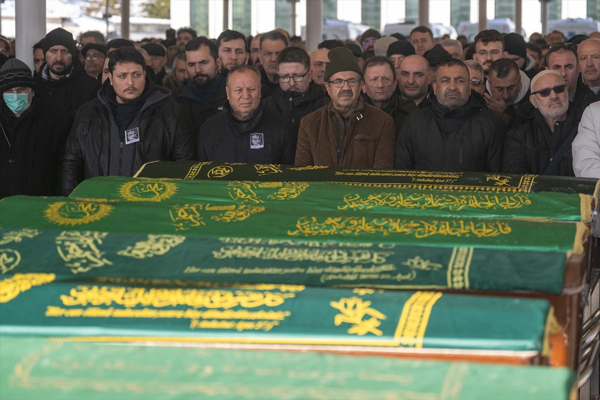 Ankara'da tedavi gördüğü hastanede 68 yaşında hayatını kaybeden tiyatro oyuncusu Koray Ergun'un...