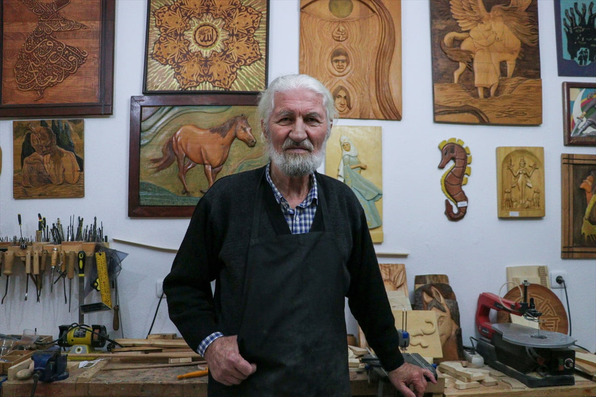Ankara'da Ulucanlar Cezaevi Müzesi Sanat Sokağı'nda ahşap kaplama ve heykel sanatıyla üretim yapan...
