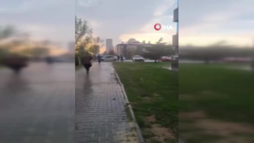 Ankara'da vatandaşlar araçlarını doludan battaniye ile korudu