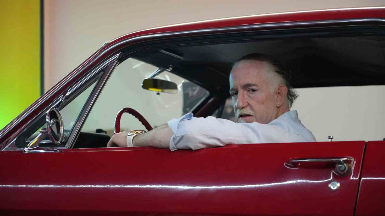 ANKARA'DA YAŞAYAN REHA ALTINOK, KLASİK OTOMOBİLLERİ MODERN TEKNOLOJİYLE BULUŞTURUYOR.