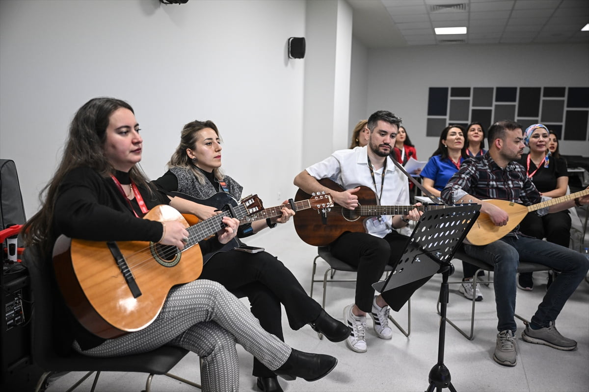 Ankara'daki Etlik Şehir Hastanesi'nde sağlık çalışanları ve personelin gönüllü katılımıyla...
