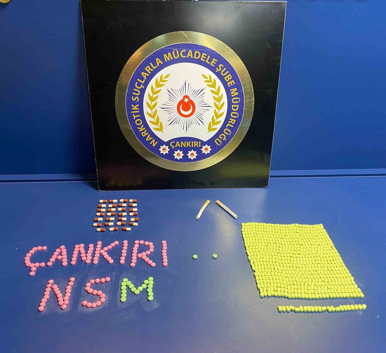 ANKARA'DAN KASTAMONU'YA KURYE KILIĞINDA UYUŞTURUCU SEVKİYATI YAPAN ŞAHIS ÇANKIRI'DA YAKALANDI.