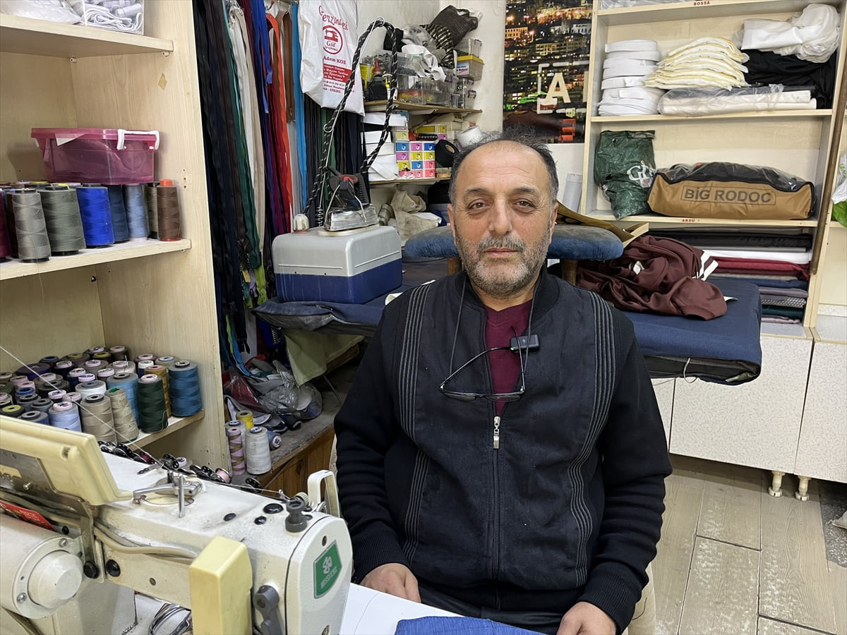 Ankara'nın Çubuk ilçesinde yaşayan ve küçük yaşta başladığı terzilik mesleğini devam ettiren 59...