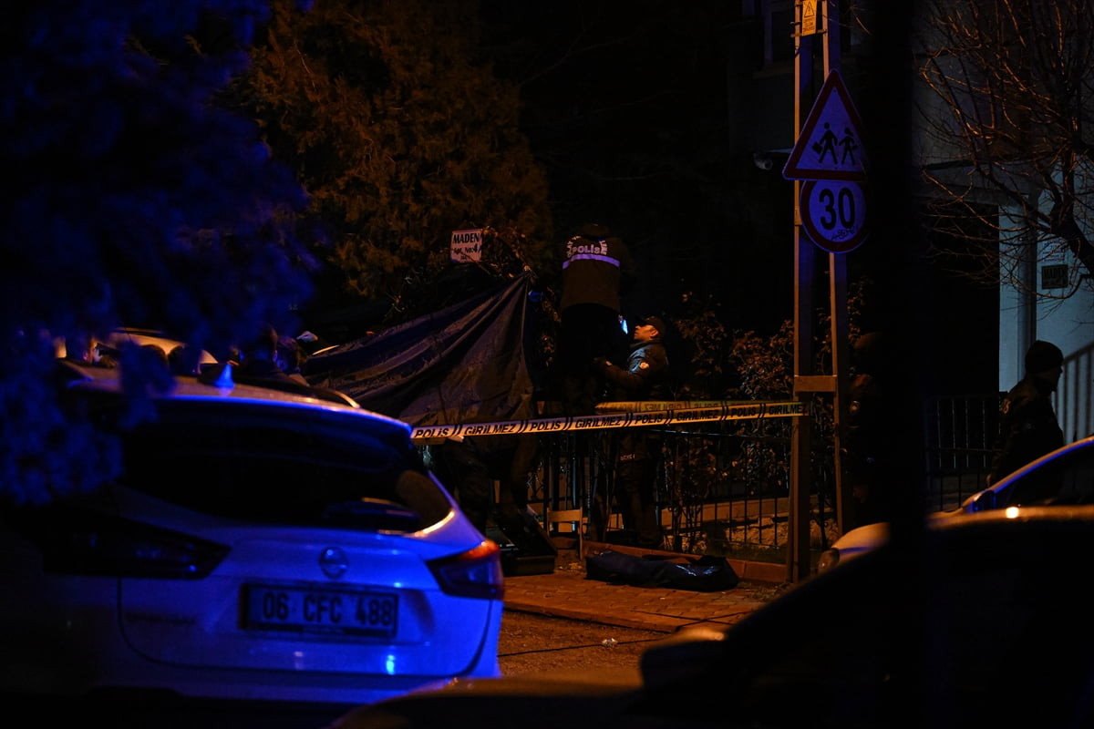 Ankara'nın Keçiören ilçesinde annesini, 8 yaşındaki kızını ve boşanma aşamasındaki eşini...