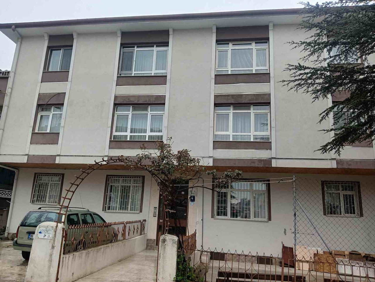 ANKARA'NIN KEÇİÖREN İLÇESİNDE BİR KİŞİ, TARTIŞTIĞI KIZ ARKADAŞINI SİLAHLA ÖLDÜRDÜKTEN SONRA...