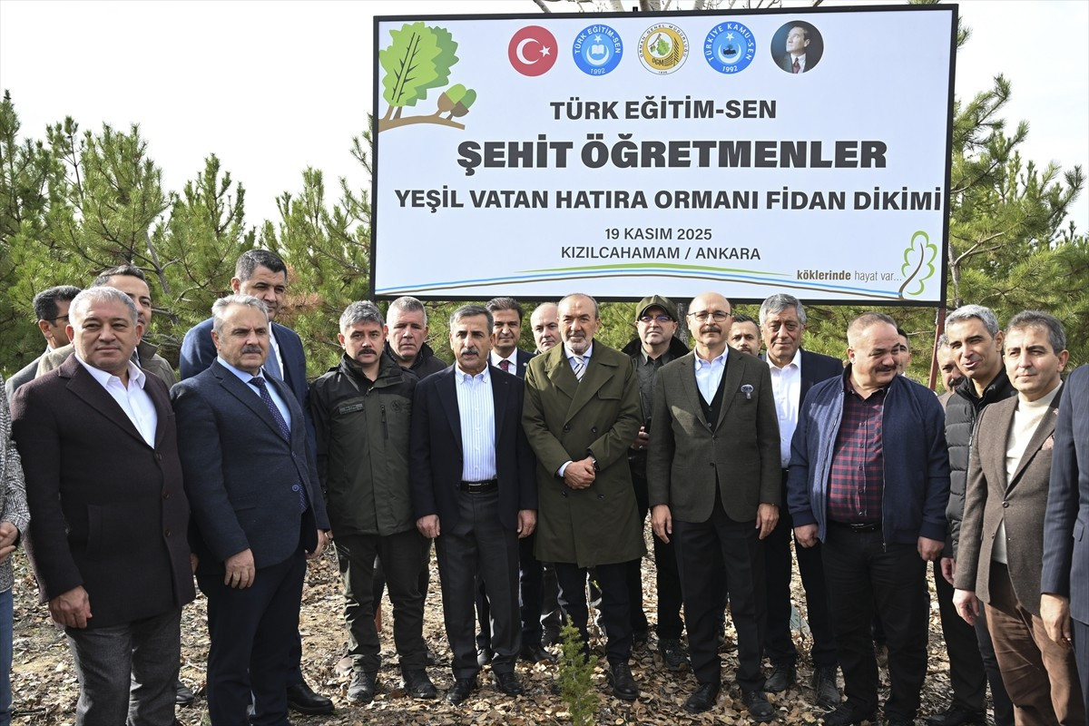 Ankara'nın Kızılcahamam ilçesinde Türk Eğitim-Sen tarafından şehit öğretmenlerin anısına 192 fidan...