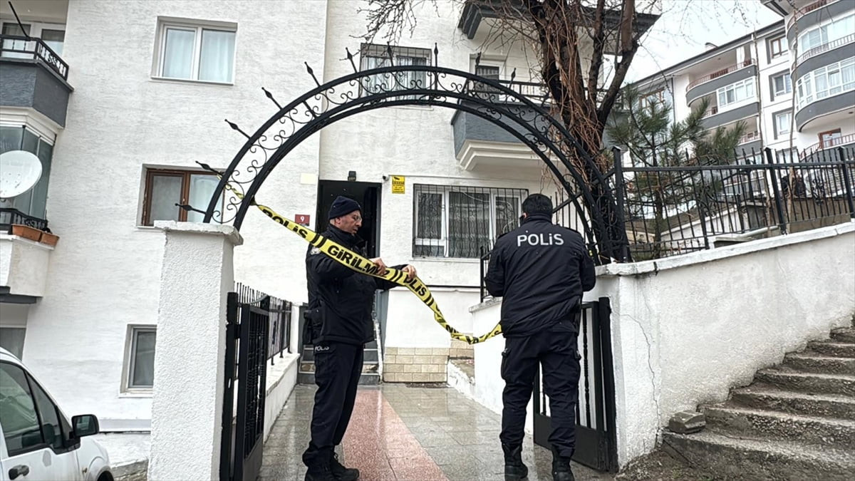 Ankara'nın Mamak ilçesindeki evinde öldürülen kadının annesi ve arkadaşı gözaltına...
