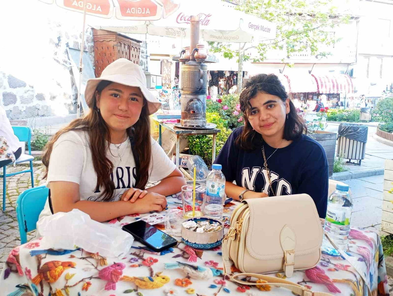 ANKARA'YI KONU ALAN SEKİZ ROMANI OKUYAN ÖĞRENCİLER, PROJE KAPSAMINDA ANITKABİR'DEN ANKARA...