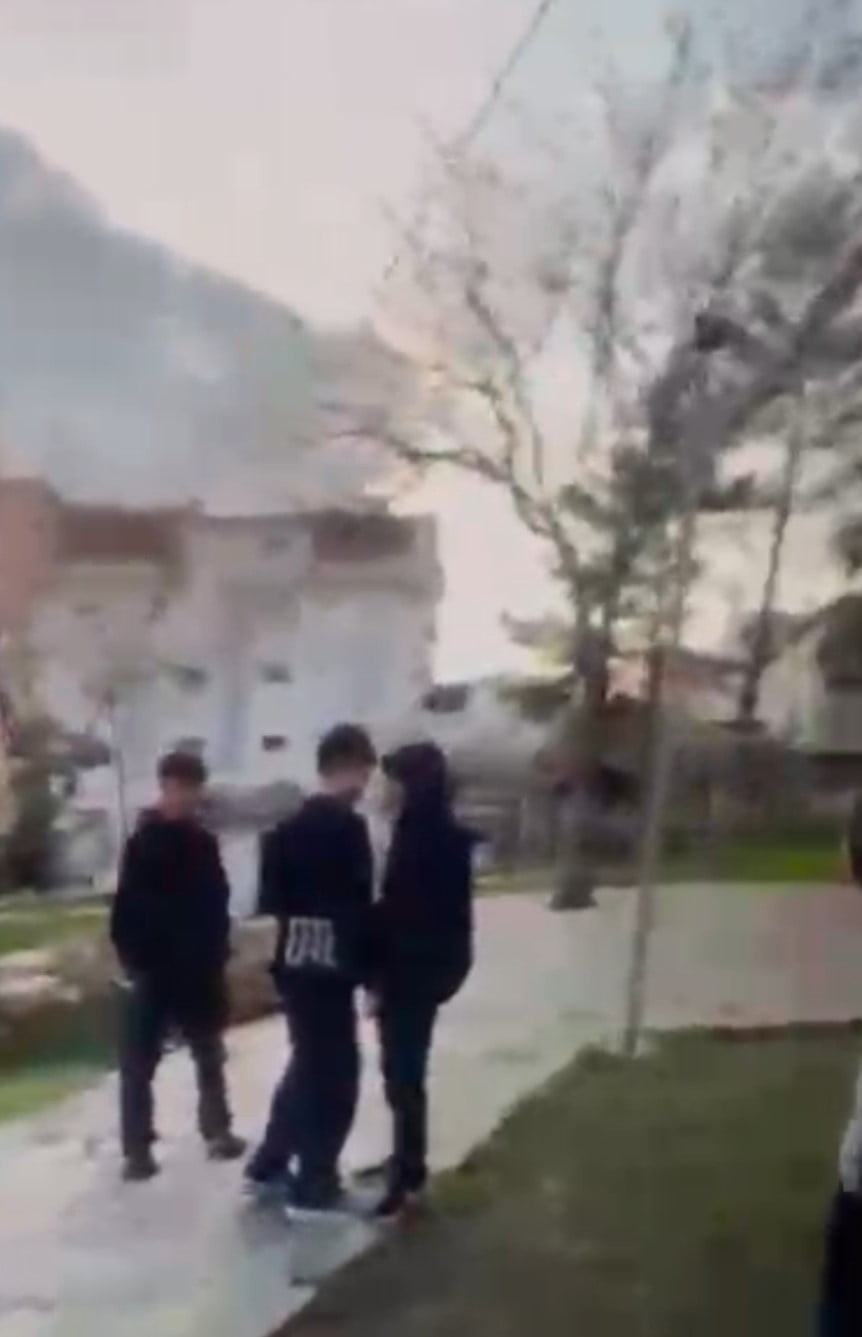 ANKARA’DA 14 YAŞINDAKİ ÇOCUK, PARKA ÇAĞIRDIĞI YAŞITINI BIÇAKLAYARAK AĞIR YARALADI.  SALDIRGANIN O...