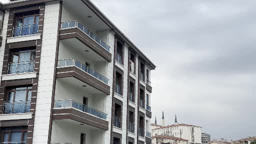 Ankara’da 4. katta intihara kalkışan şahsı polis ekibi ikna etti