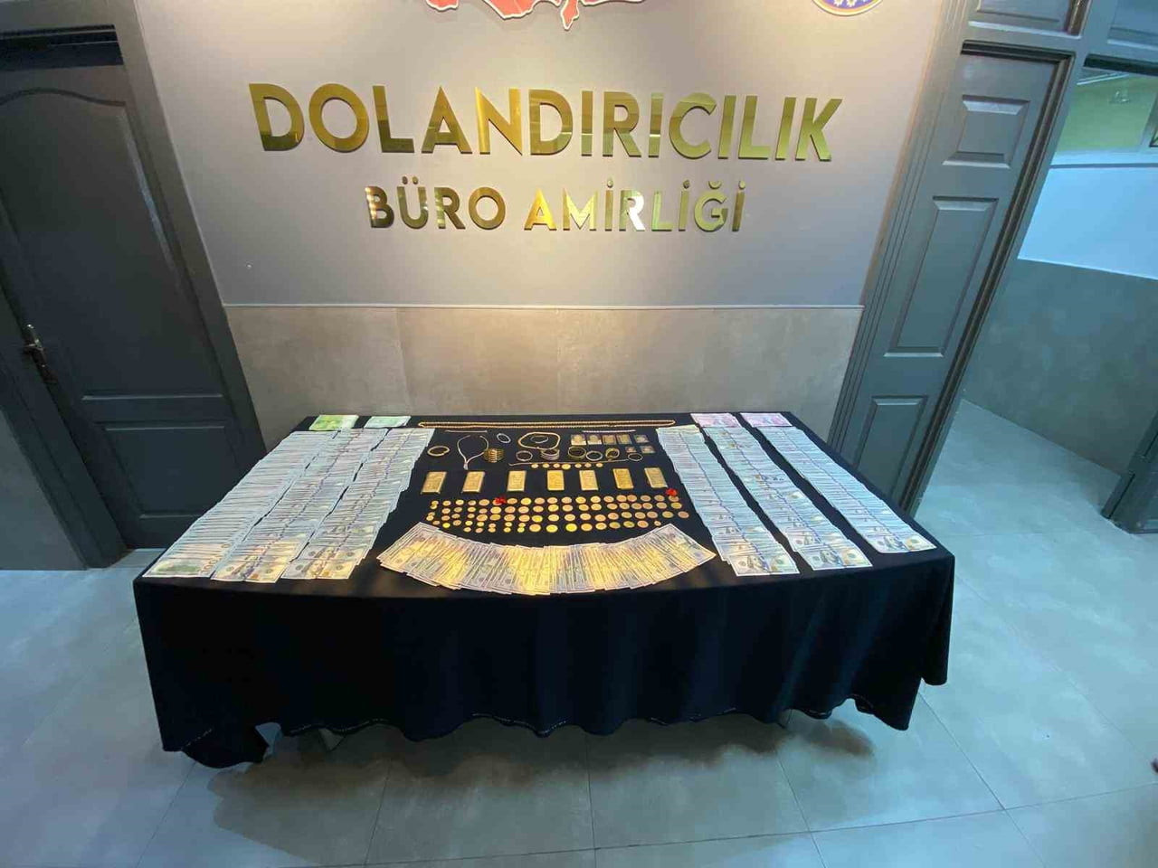 ANKARA’DA İYİ PARTİ MERSİN MİLLETVEKİLİ BURHANETTİN KOCAMAZ’I TELEFONLA ARAYIP KENDİLERİNİ POLİS...