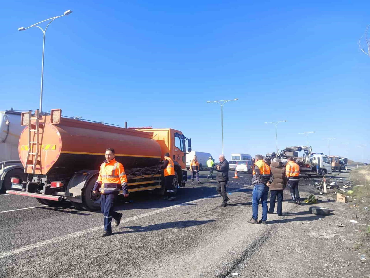 ANKARA’DA KUZEY ÇEVRE YOLU'NDA İKİ ARACIN BİRBİRİNE GİRDİĞİ TRAFİK KAZASINDA 5 KİŞİ...