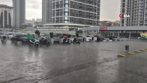 Ankara’da sağanak yağış etkili oldu