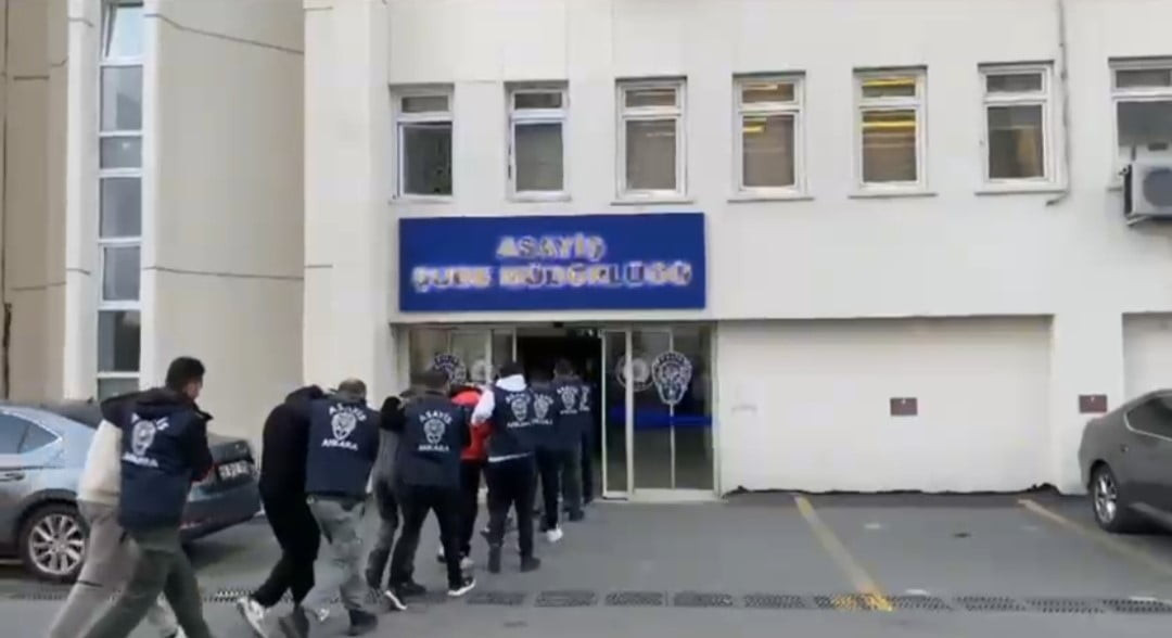 ANKARA’DA, SÜRÜCÜLERE ARAÇLARINI KORUDUKLARINI ÖNE SÜREREK HAKSIZ KAZANÇ SAĞLAYAN VE HALK ARASINDA...