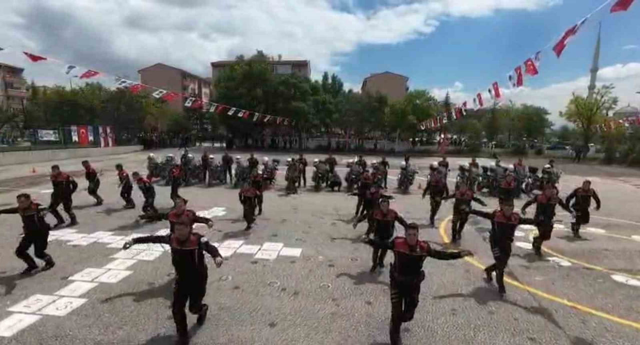 ANKARA’DA YUNUS POLİS TİMLERİ 19 MAYIS ATATÜRK'Ü ANMA, GENÇLİK VE SPOR BAYRAMI ETKİNLİKLERİ...