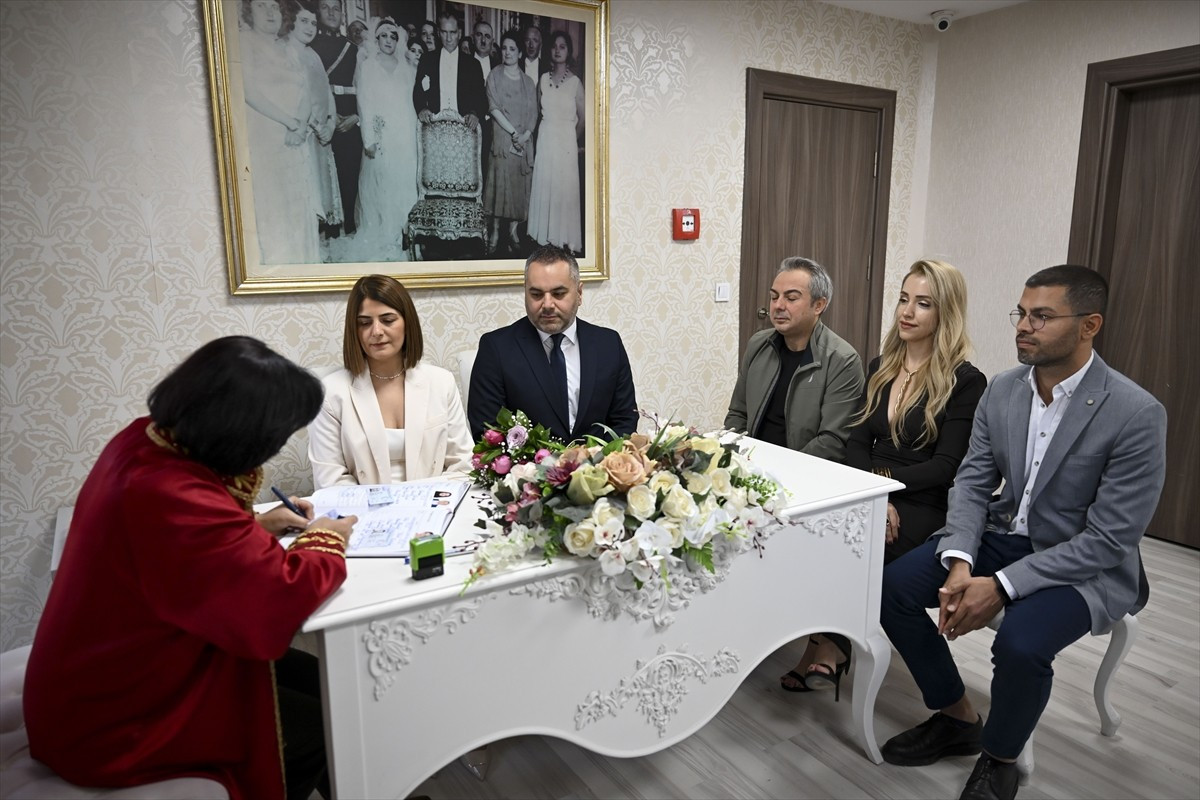 Ankaralı Filiz ve Yücel Aydoğan çifti, aylar önce seçtikleri özel tarih olan 11.11.2025'te, saat...